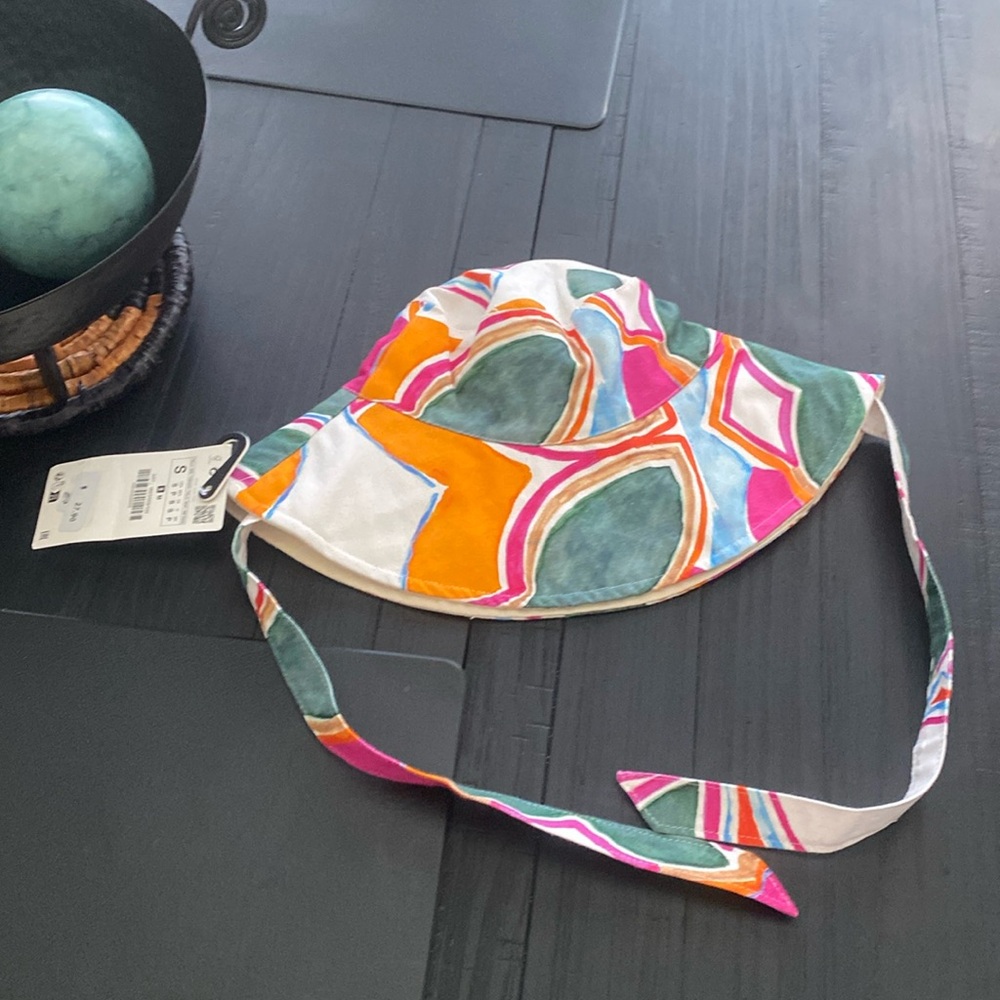 NWT ZARA bucket hat